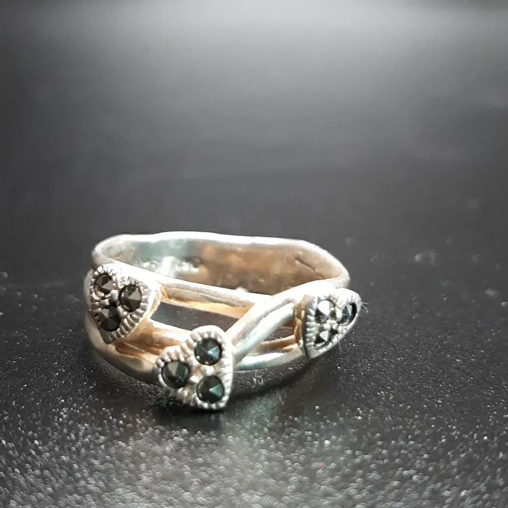 Sterling silver ring with 3 mareasite hearts